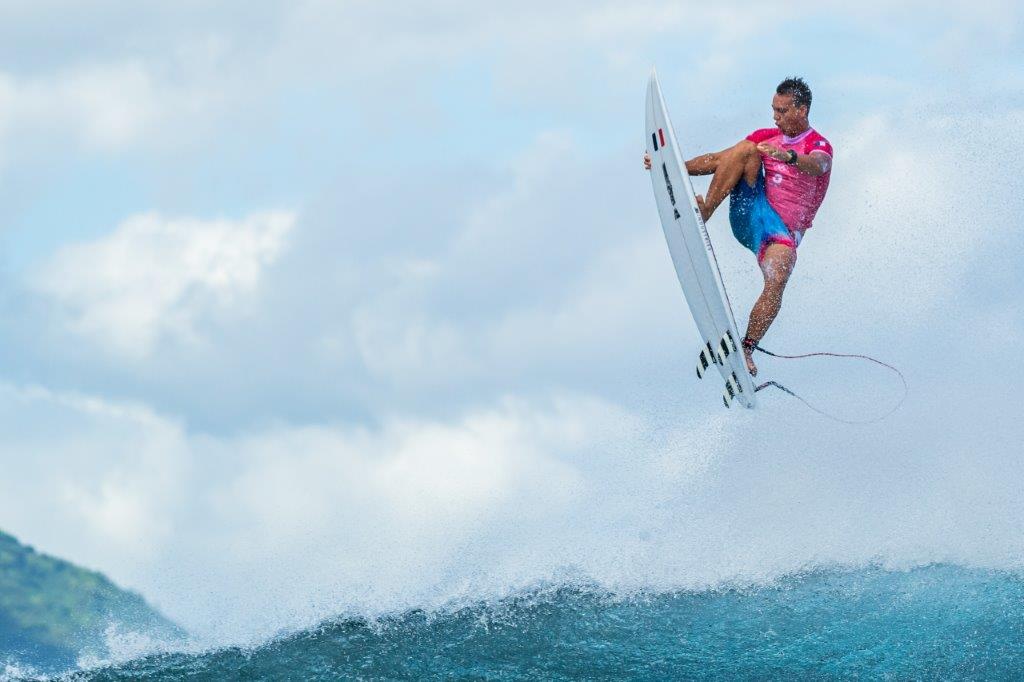 Photo de Kauli Vaast sur la vague de Tehupo'o / Picture of Kauli Vaast on the Teahupo’o Wave